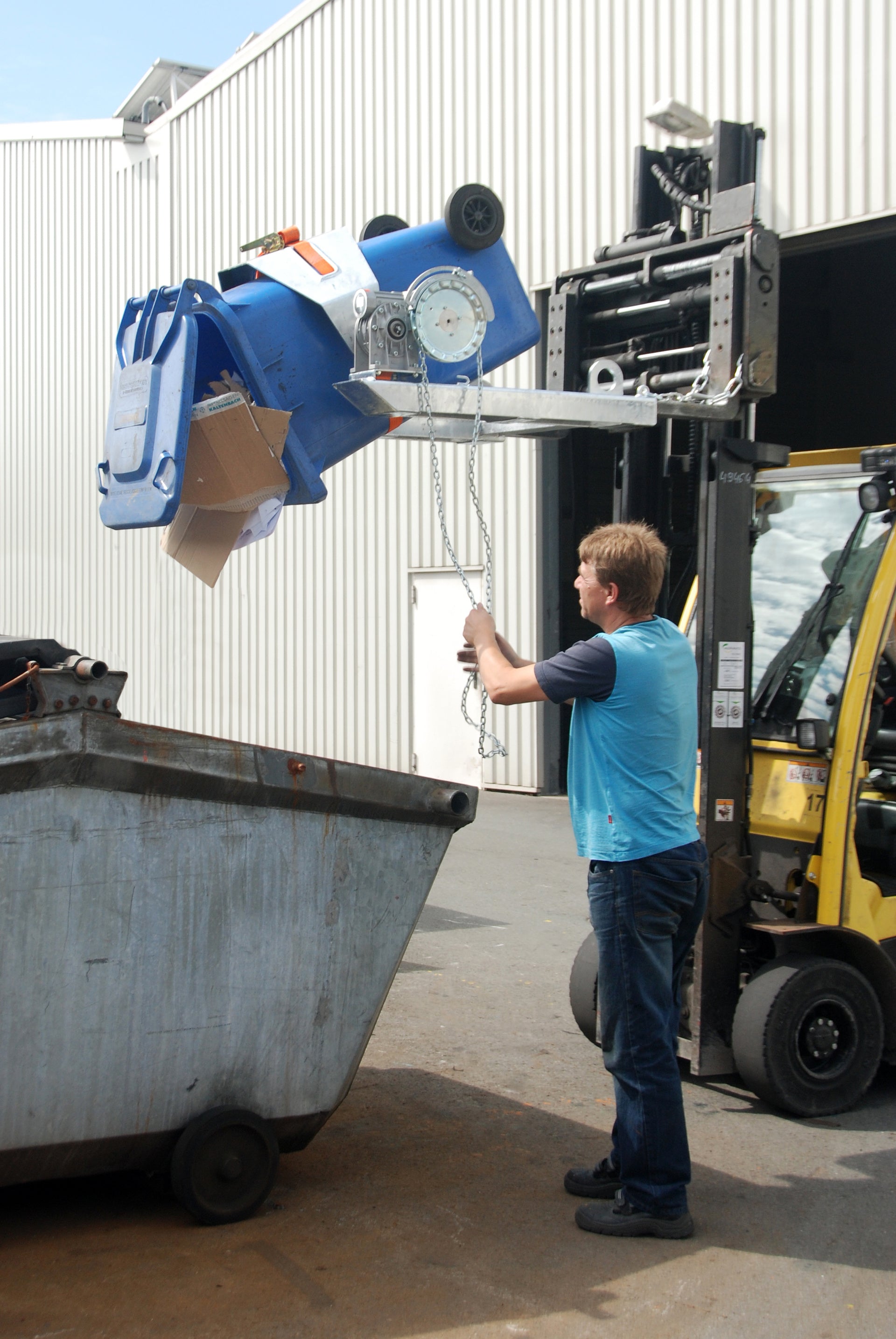 Anwendungsbeispiel Fasskipper FLEX-K mit Kette feuerverzinkt