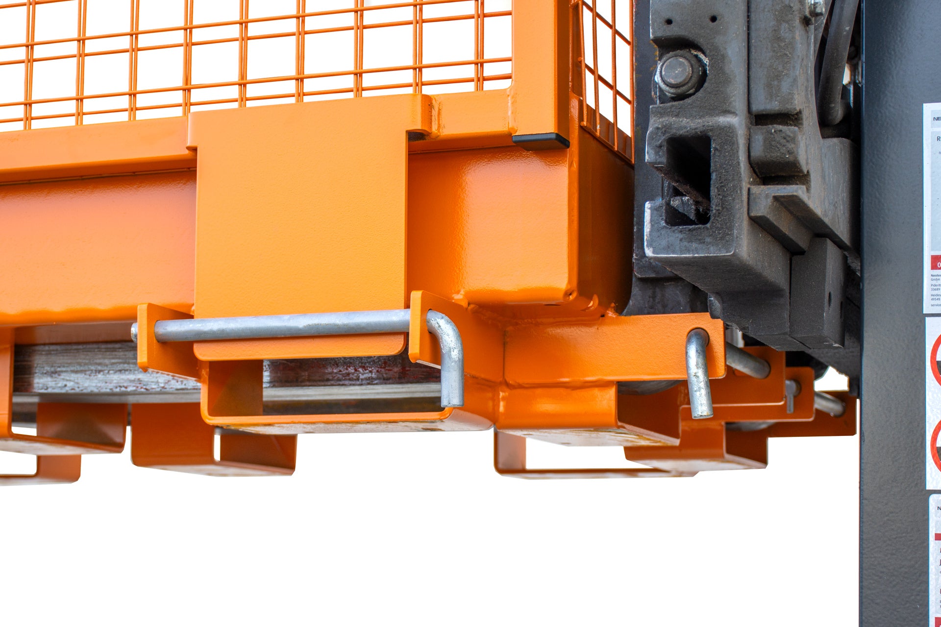 Detailaufnahme Abrutschsicherung Arbeitsbühne Typ MB-II gelborange