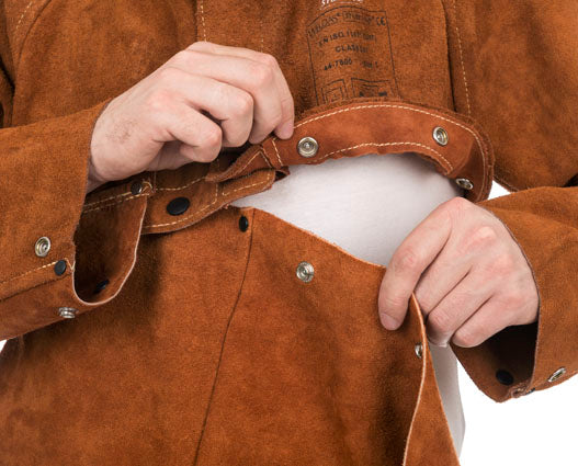 Detailsansciht Knopfleiste zum Einhängen der Bauchschürze