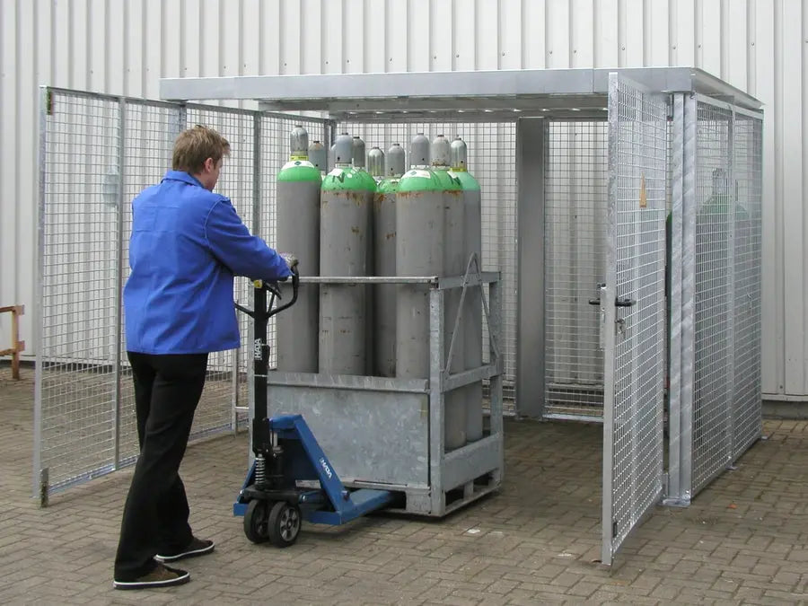 Bild Anwendung Gasflaschen-Container GFC mit Doppelflügeltür und Dach
