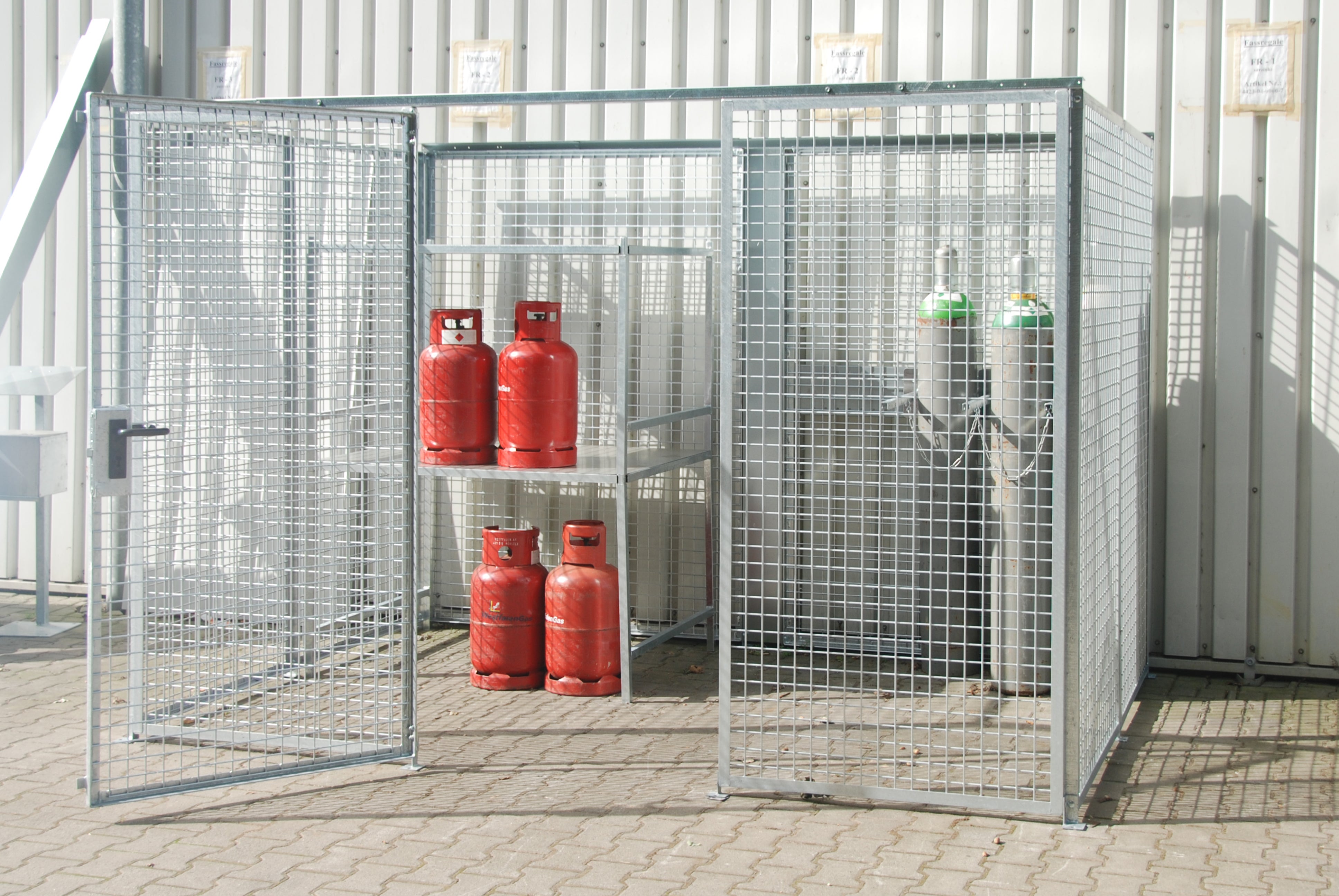 Gasflaschendepot mit sicherem Zugriff mit Zylinderschloss